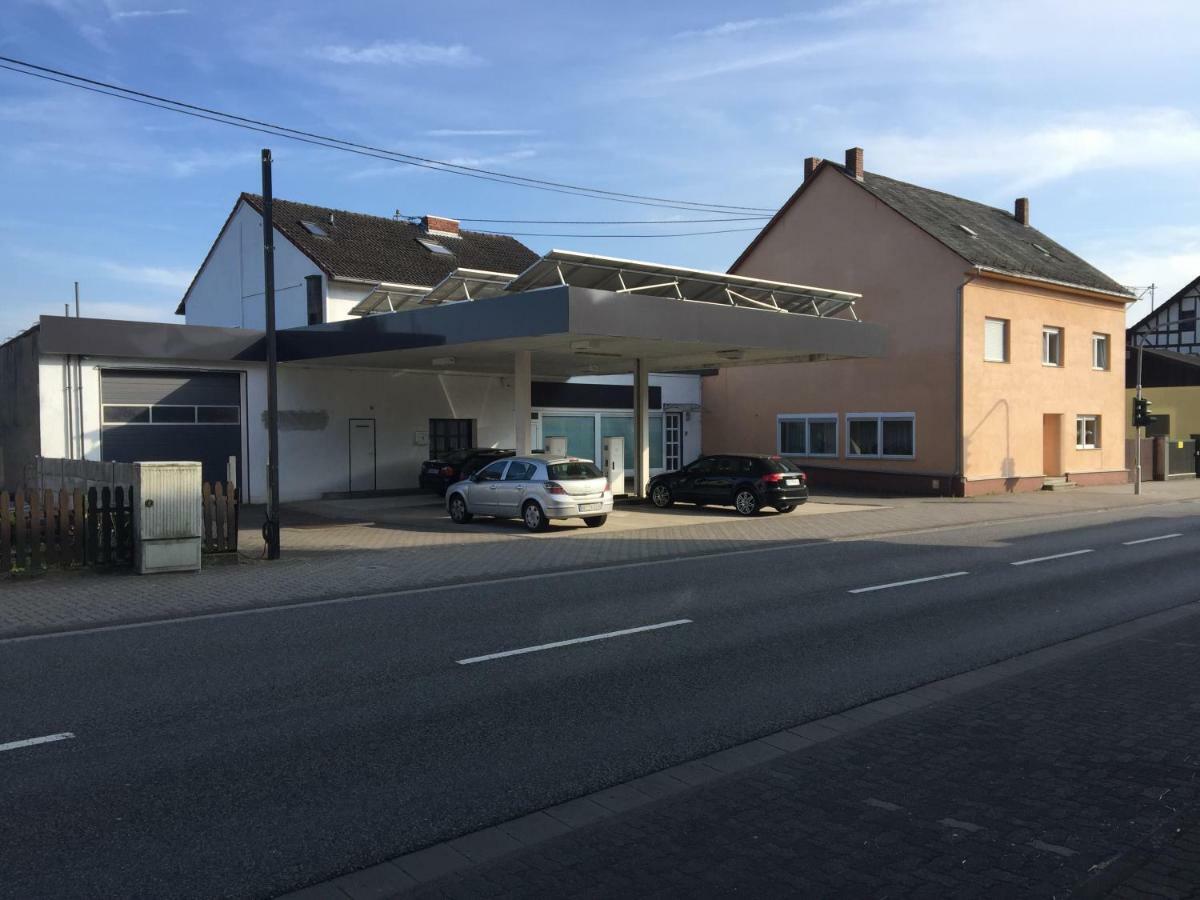Alte Tankstelle Apartment Strassenhaus Exterior foto