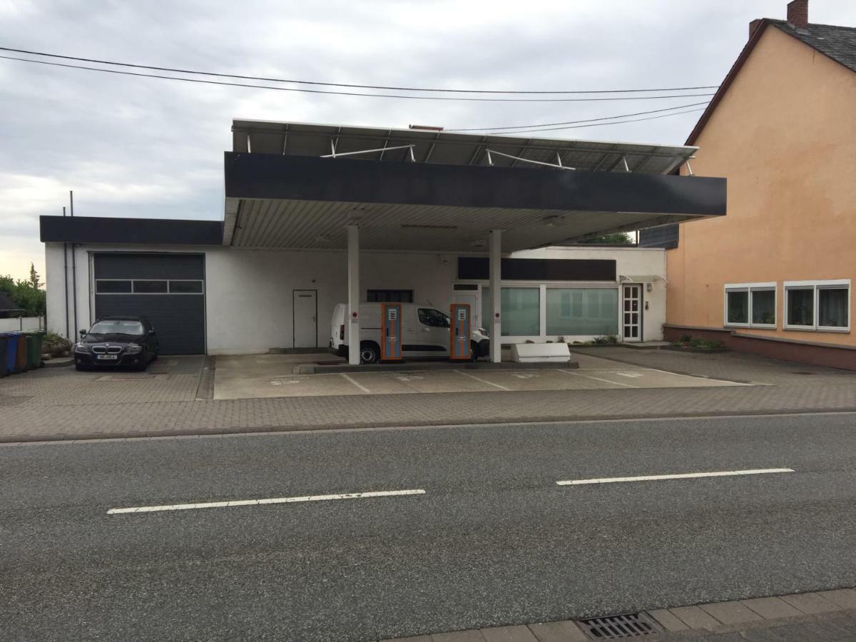 Alte Tankstelle Apartment Strassenhaus Exterior foto